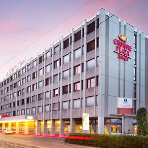 Crowne Plaza By Ihg מלון